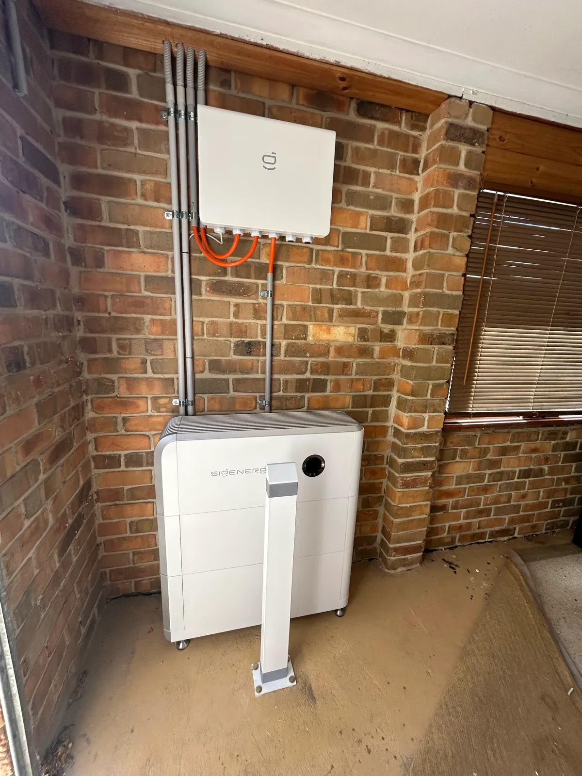 Home battery and inverter